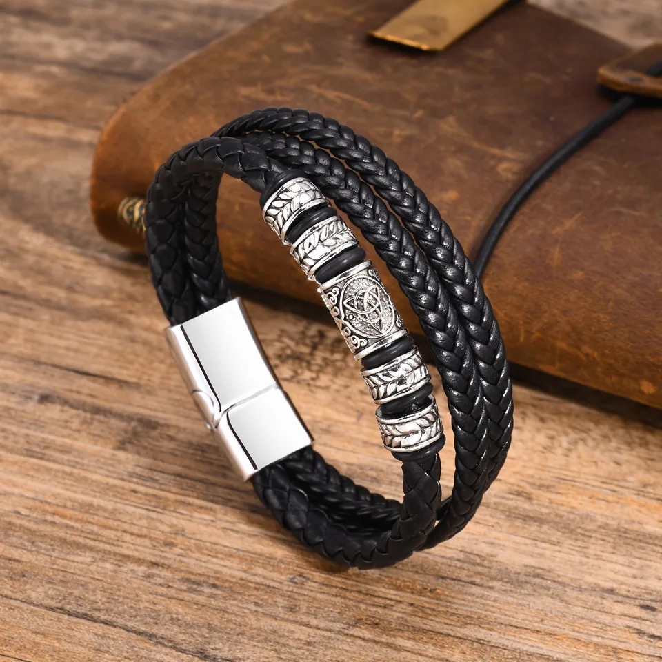 PULSERA CUERO GRUESO DIJE