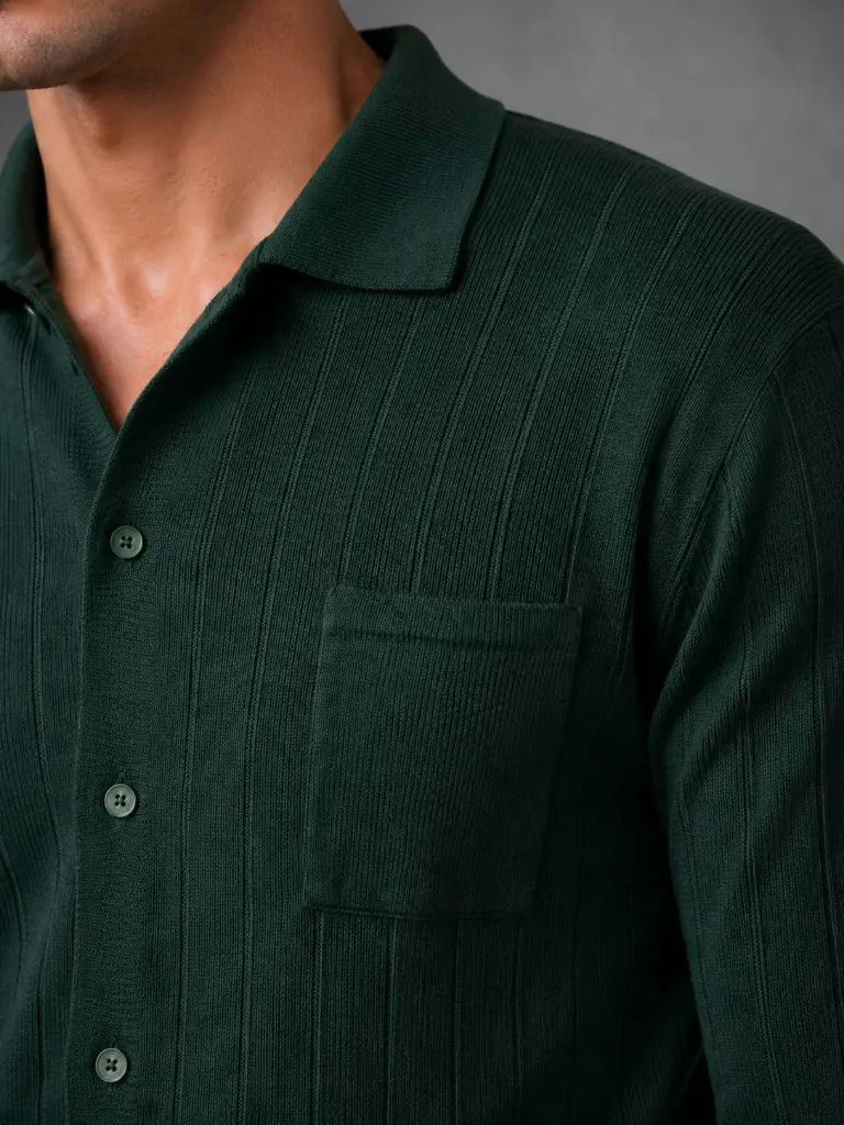 camisa_verde_detalle_bolsillo_web.webp