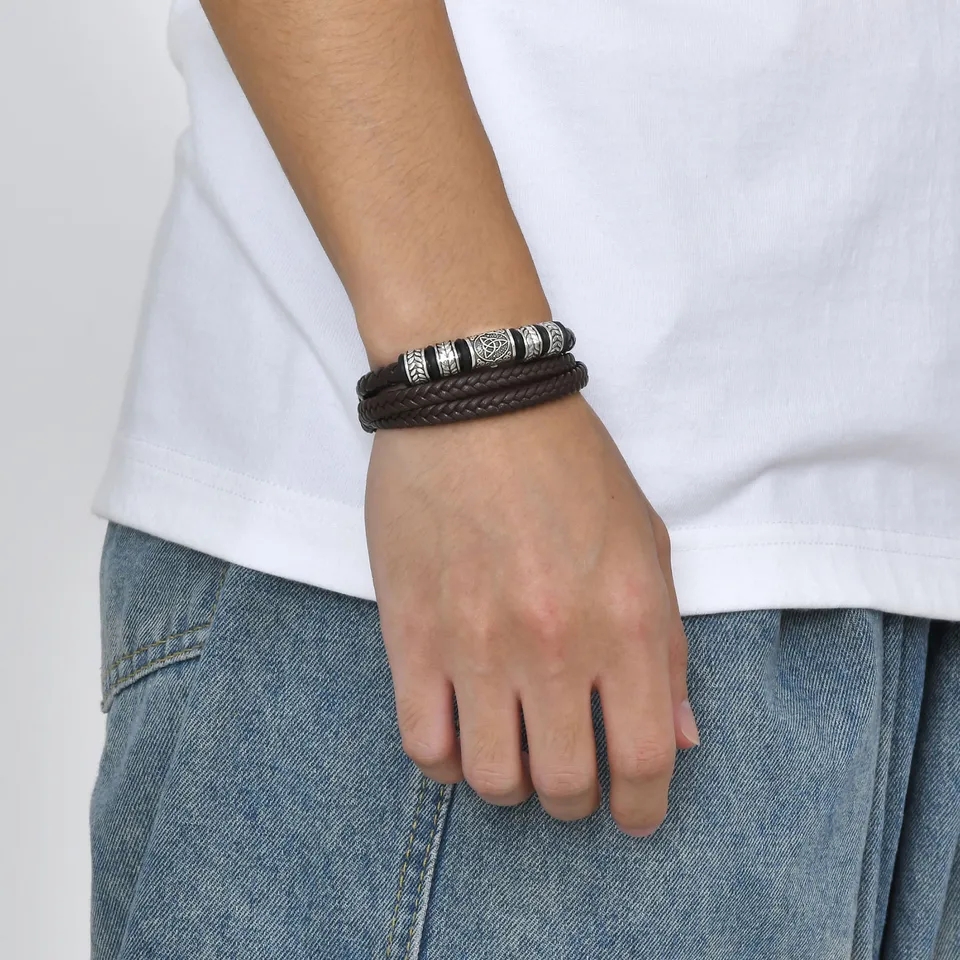 PULSERA CUERO GRUESO DIJE